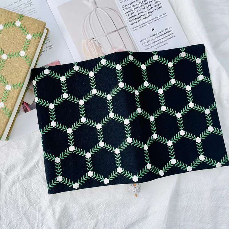 花刺繍格子模様のブックカバー A5(ビジネス書)A6(文庫本)