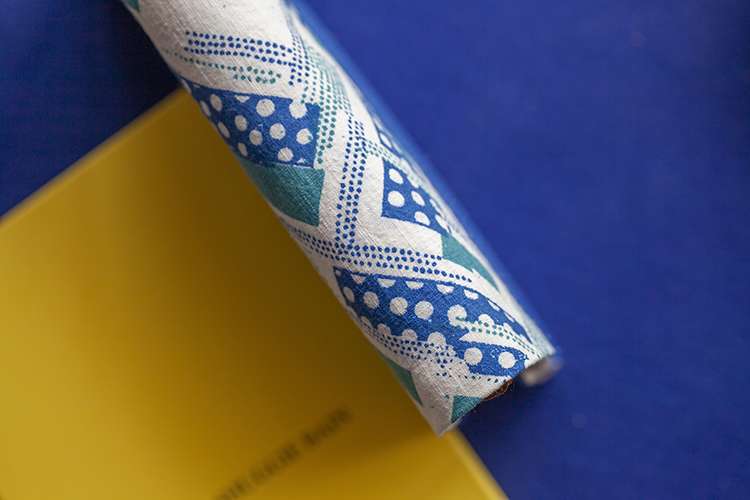 爽やか青海波ドット和風ブックカバー