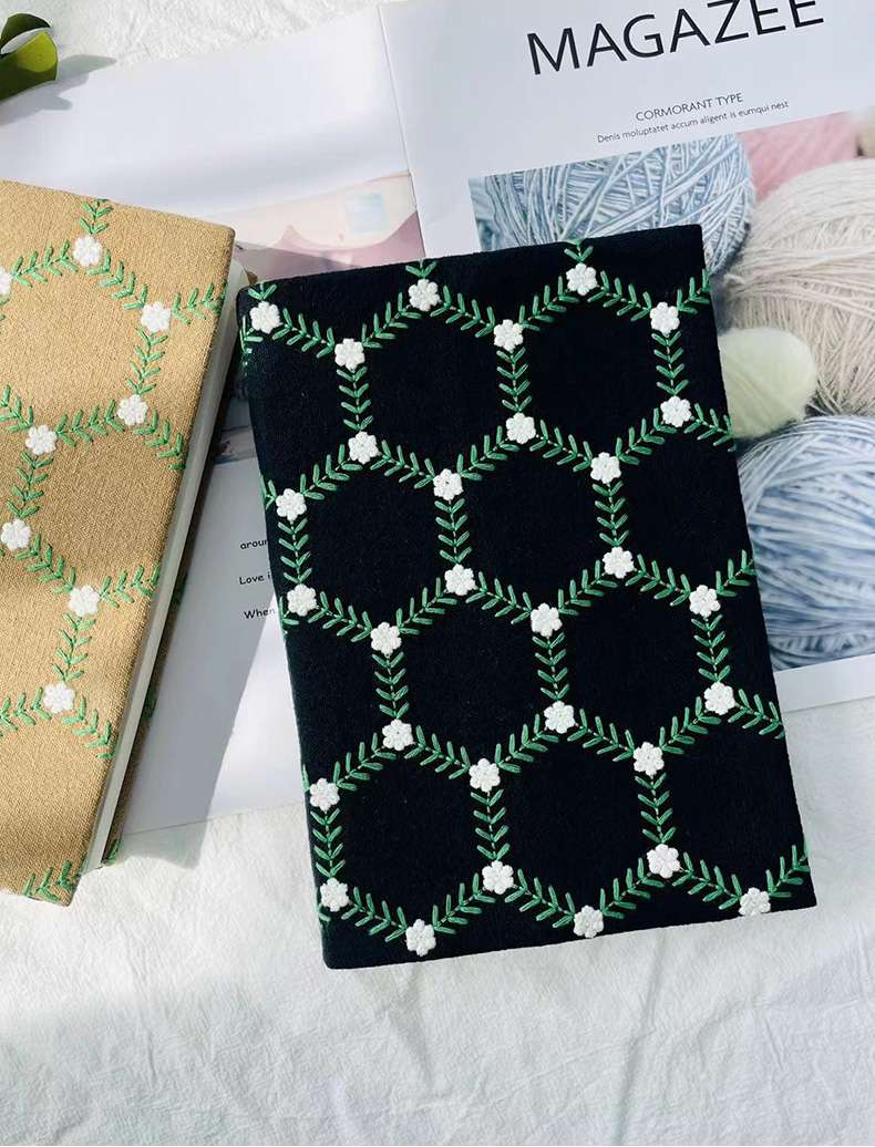 花刺繍格子模様のブックカバー A5(ビジネス書)A6(文庫本)